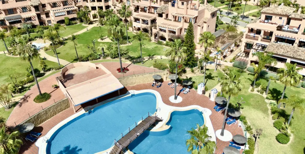 Продажа апартаментов на среднем этаже в Hacienda del Sol 22