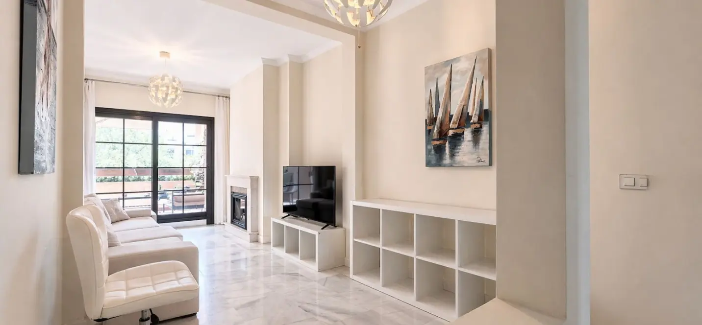 Venta de apartamento en planta media en Hacienda del Sol 0