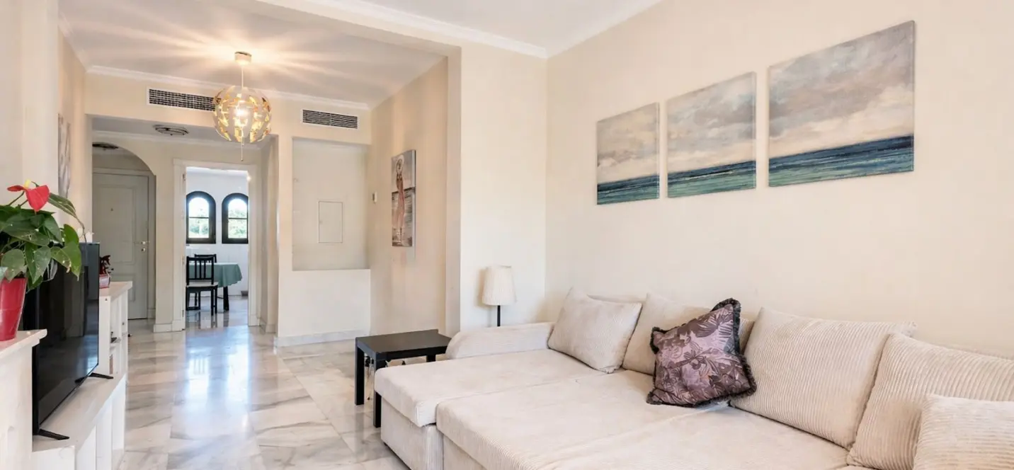 Venta de apartamento en planta media en Hacienda del Sol 2