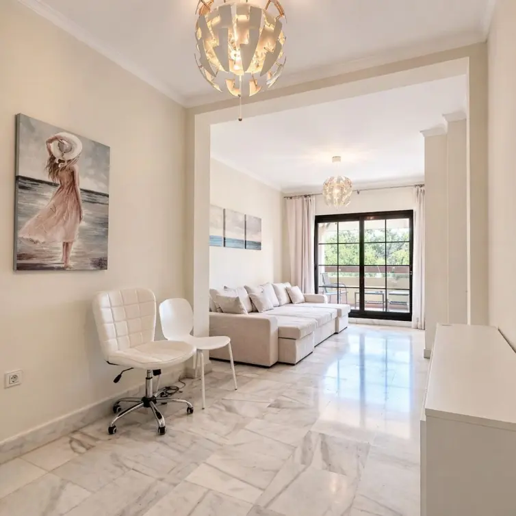 Venta de apartamento en planta media en Hacienda del Sol