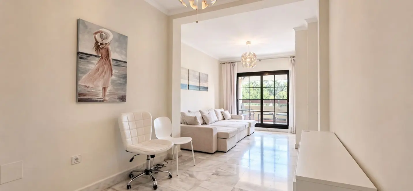 Venta de apartamento en planta media en Hacienda del Sol 3