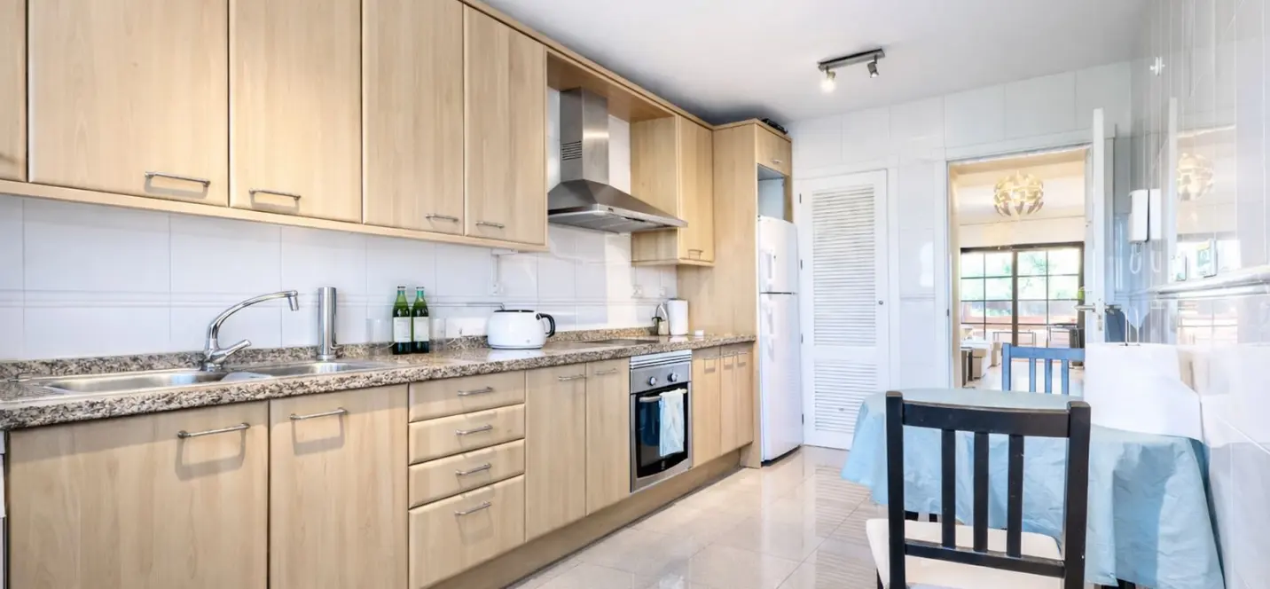 Venta de apartamento en planta media en Hacienda del Sol 4