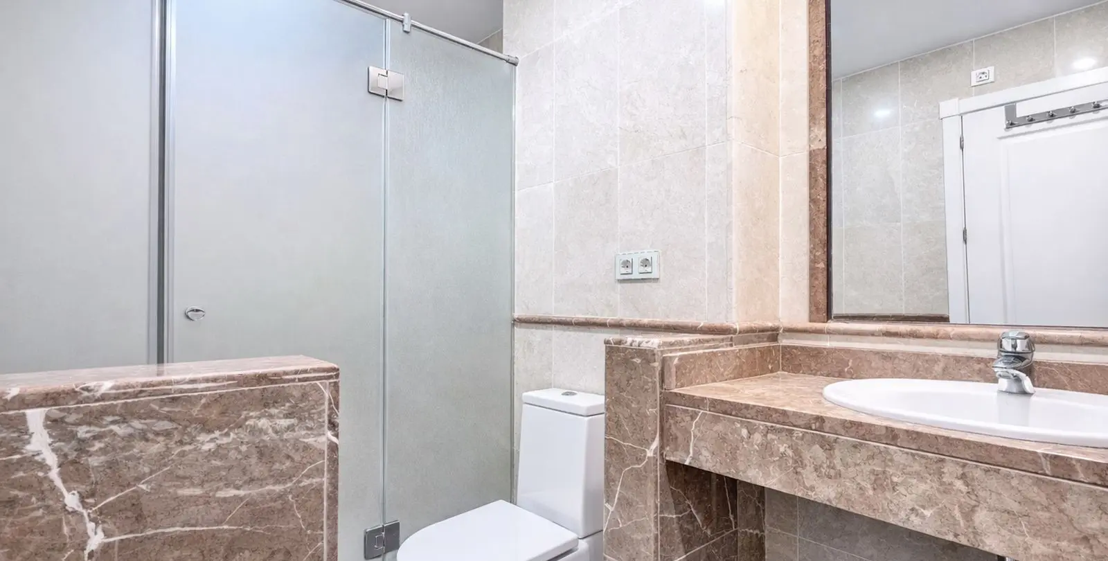 Sale of middle floor apartment in Hacienda del Sol 14