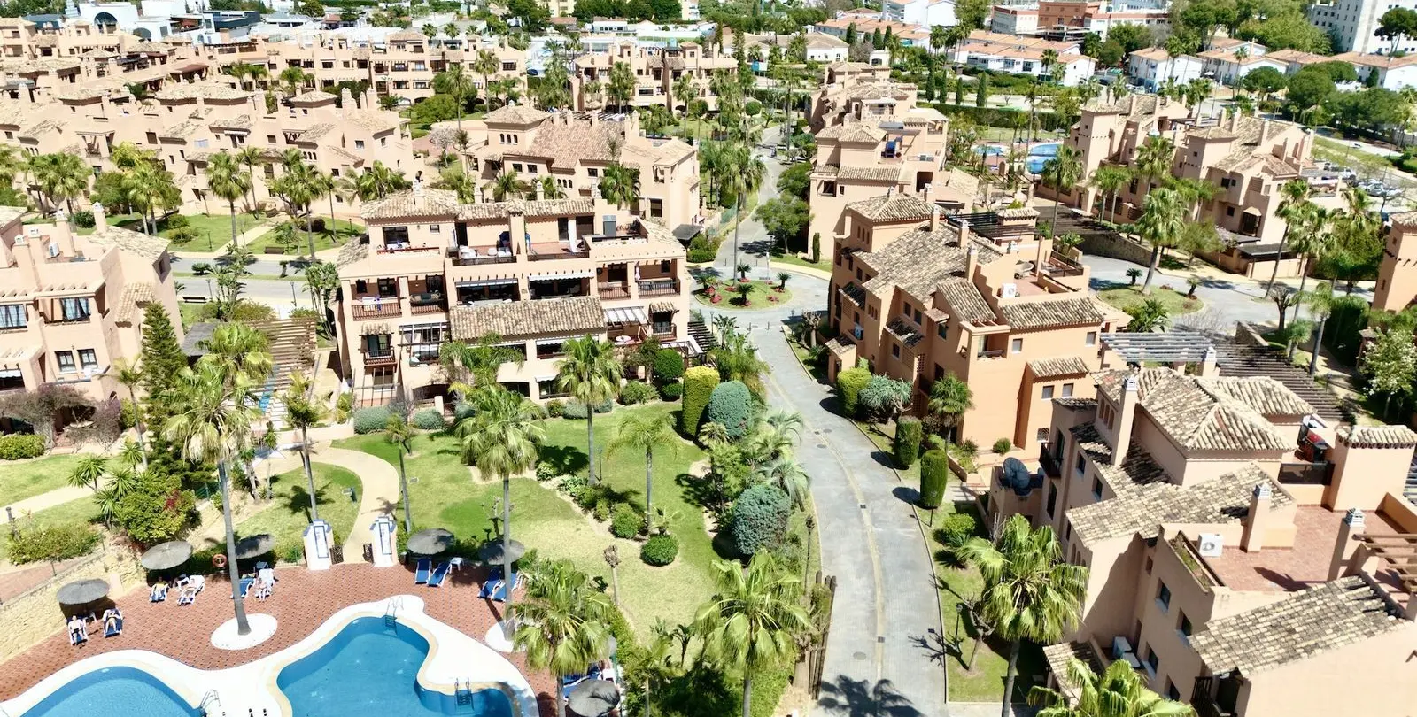 Sale of middle floor apartment in Hacienda del Sol 19