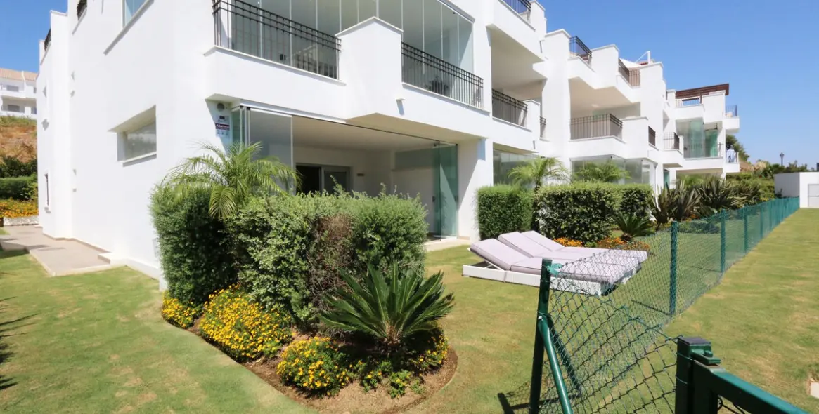 Продажа апартаментов на первом этаже в La Mairena 1