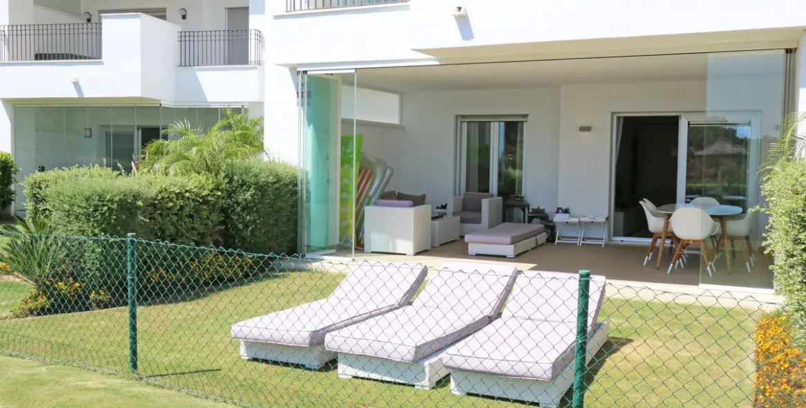 Продажа апартаментов на первом этаже в La Mairena 2