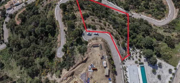 Продажа  жилого участка в Benahavís 0