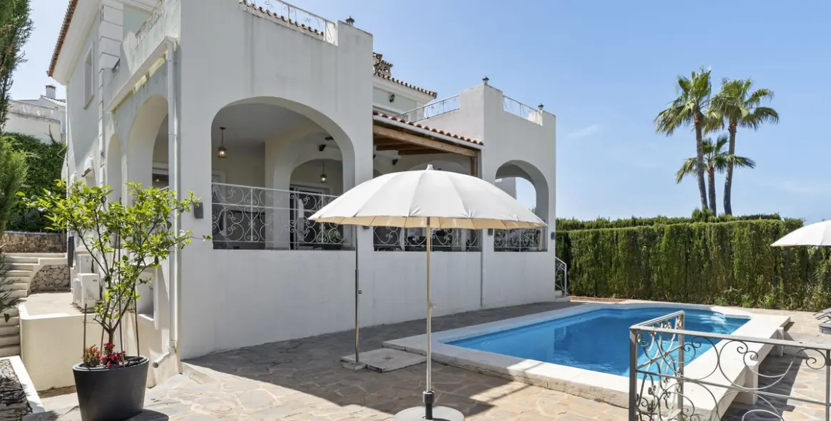 Продажа  отдельно стоящей виллы в Cerros del Aguila 3