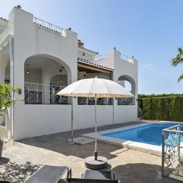 Продажа  отдельно стоящей виллы в Cerros del Aguila