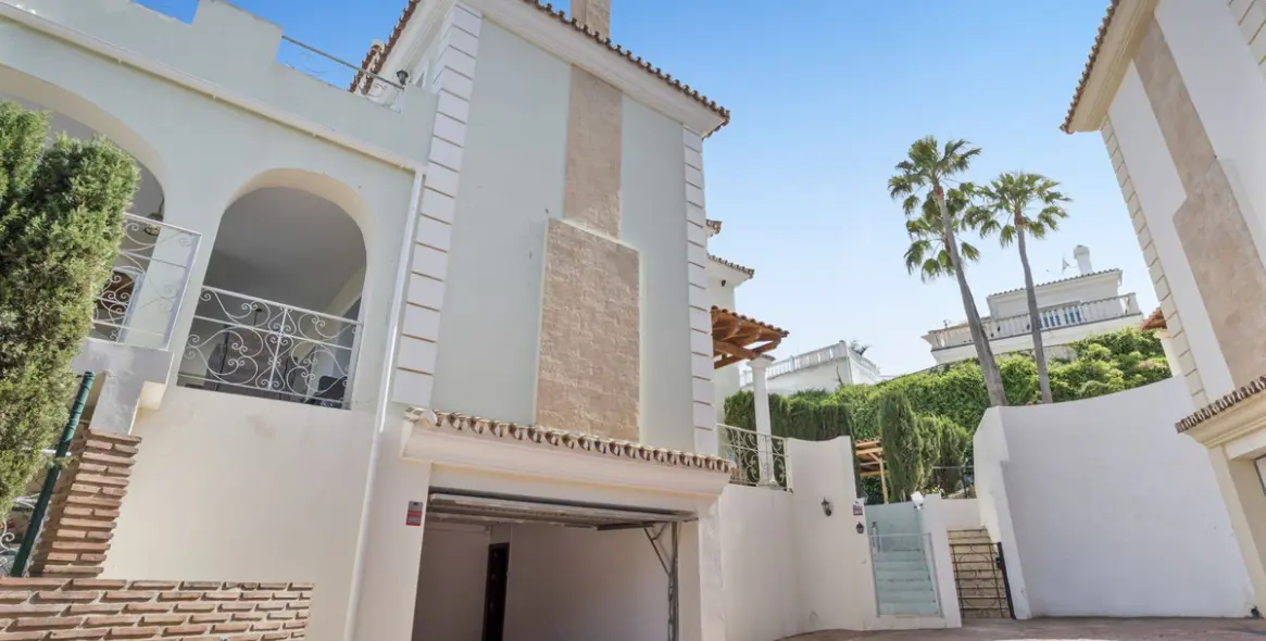 Продажа  отдельно стоящей виллы в Cerros del Aguila 5