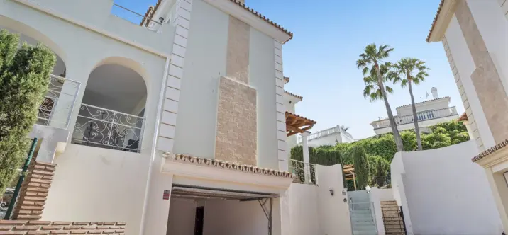 Продажа  отдельно стоящей виллы в Cerros del Aguila 4