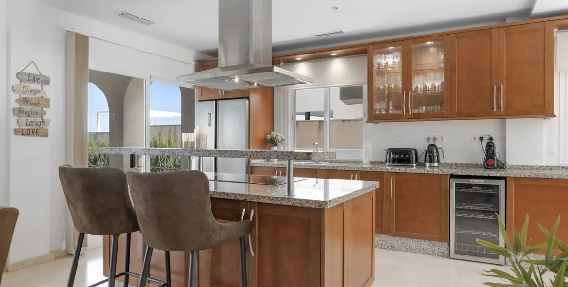 Продажа  отдельно стоящей виллы в Cerros del Aguila 9