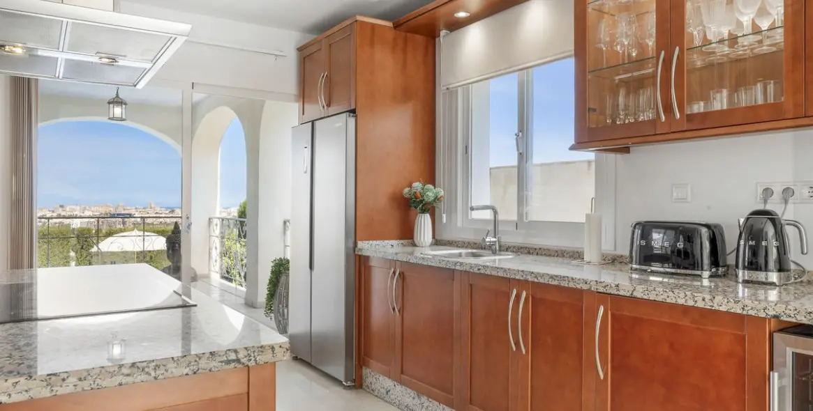 Продажа  отдельно стоящей виллы в Cerros del Aguila 11