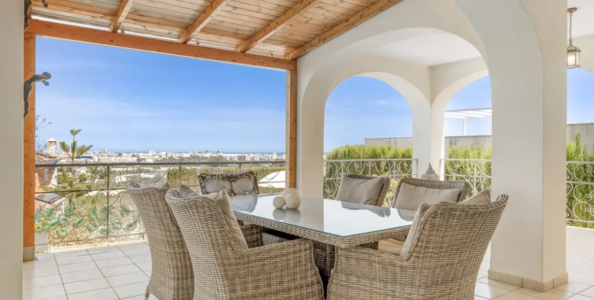 Продажа  отдельно стоящей виллы в Cerros del Aguila 13