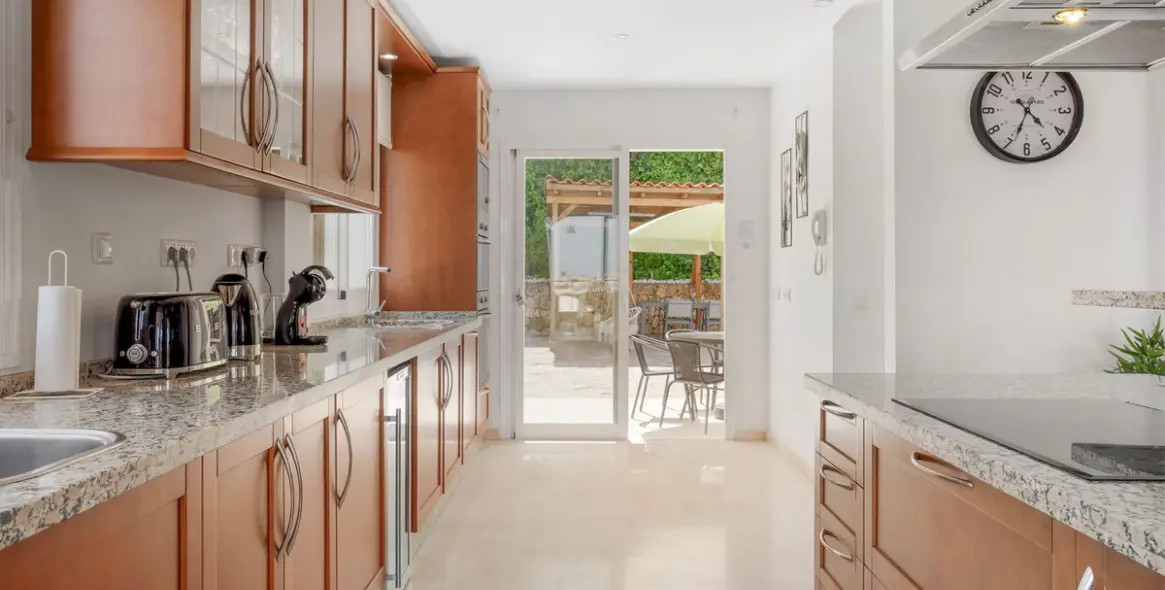 Продажа  отдельно стоящей виллы в Cerros del Aguila 18