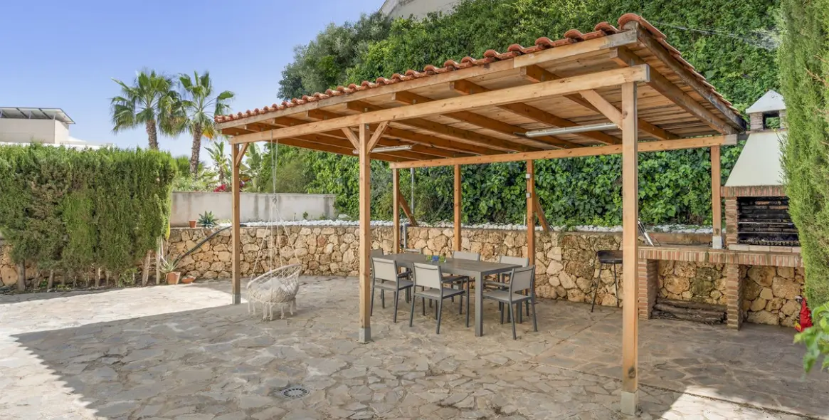 Продажа  отдельно стоящей виллы в Cerros del Aguila 20