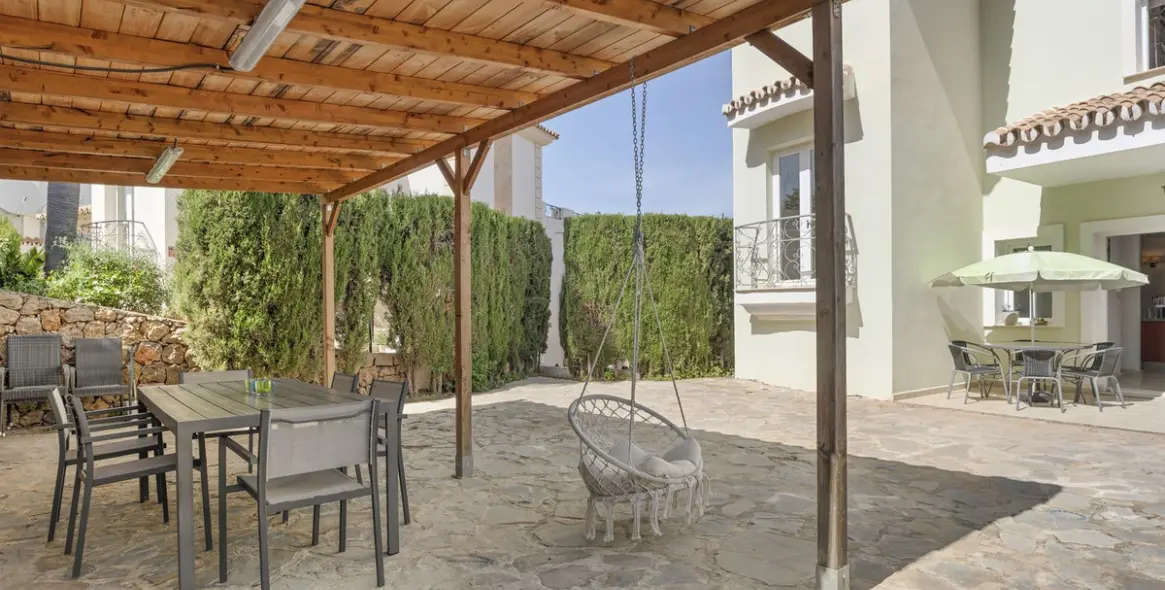 Продажа  отдельно стоящей виллы в Cerros del Aguila 21