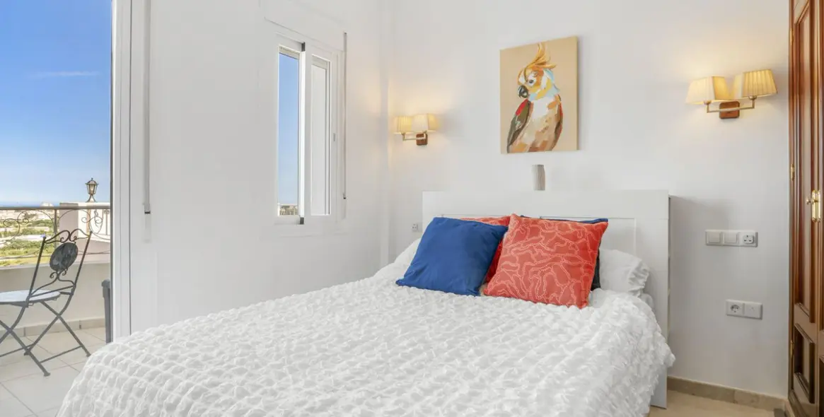 Продажа  отдельно стоящей виллы в Cerros del Aguila 23