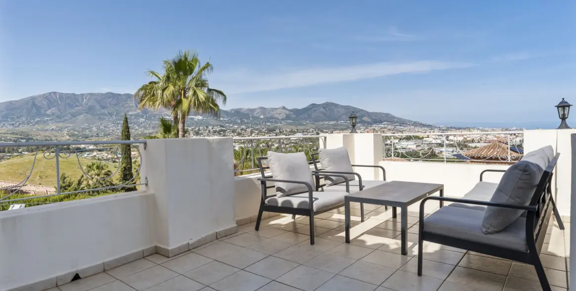 Продажа  отдельно стоящей виллы в Cerros del Aguila 28