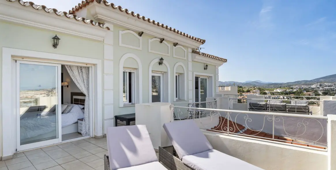 Продажа  отдельно стоящей виллы в Cerros del Aguila 32