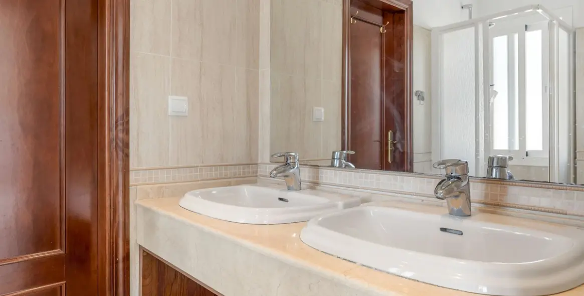 Продажа  отдельно стоящей виллы в Cerros del Aguila 44