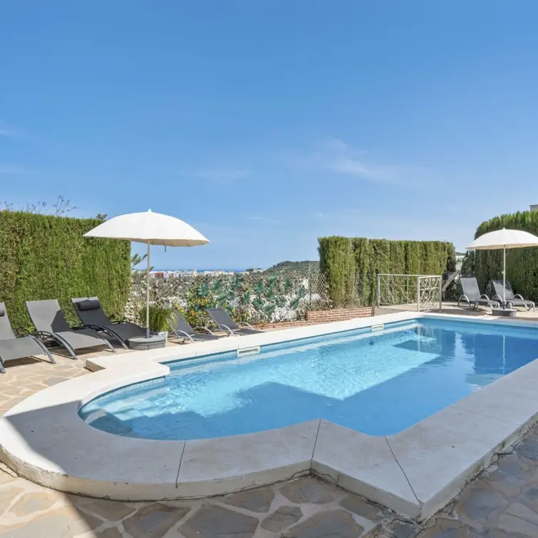 Sale of detached villa in Cerros del Aguila