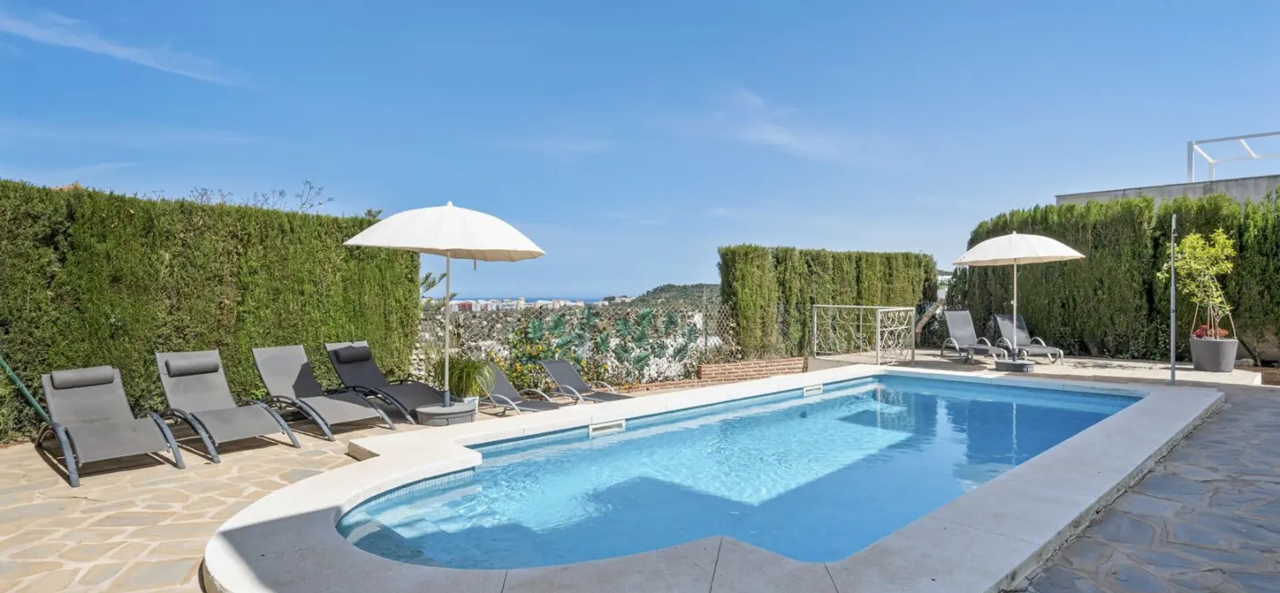 Sale of detached villa in Cerros del Aguila 2
