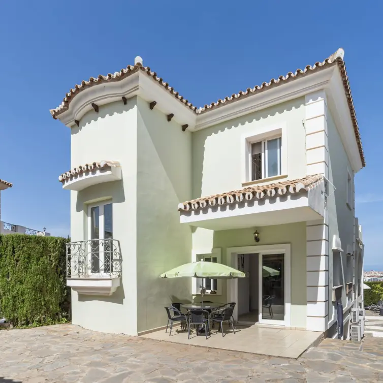 Sale of detached villa in Cerros del Aguila