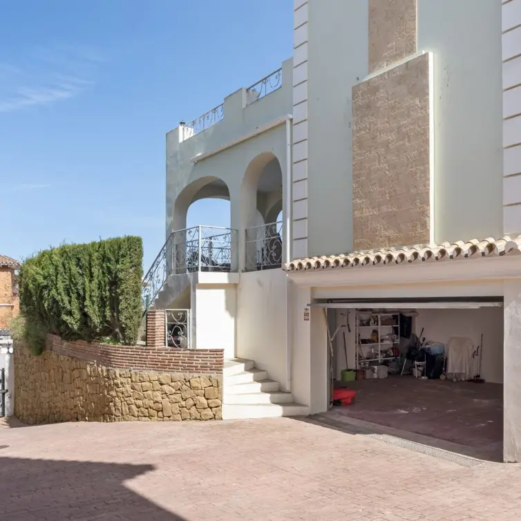 Sale of detached villa in Cerros del Aguila