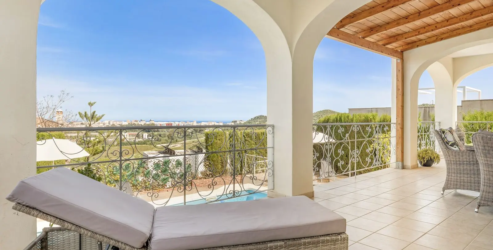 Venta de villa independiente en Cerros del Aguila 14