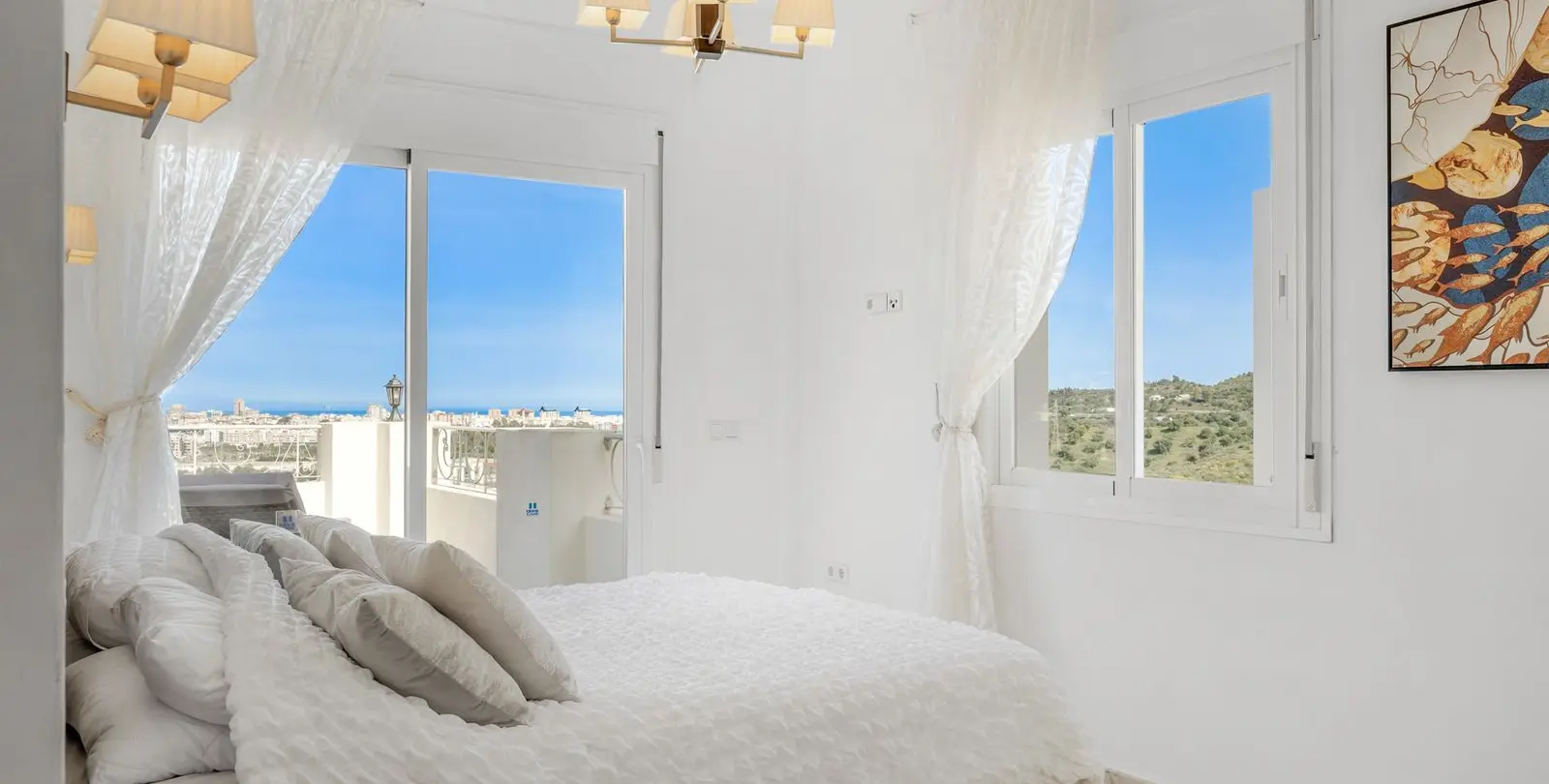 Venta de villa independiente en Cerros del Aguila 25