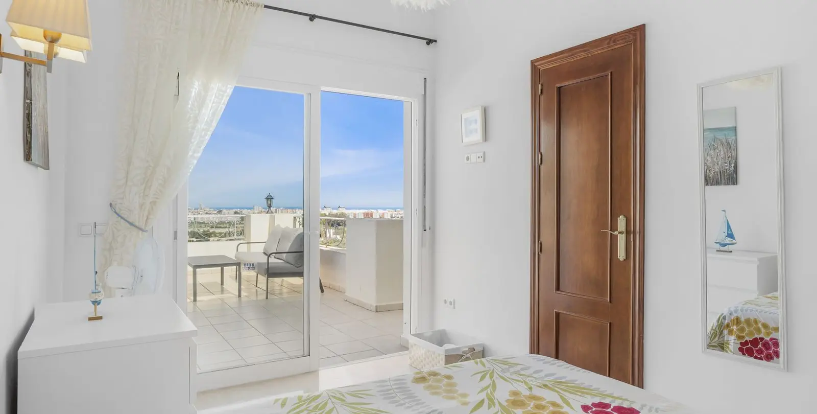 Venta de villa independiente en Cerros del Aguila 26
