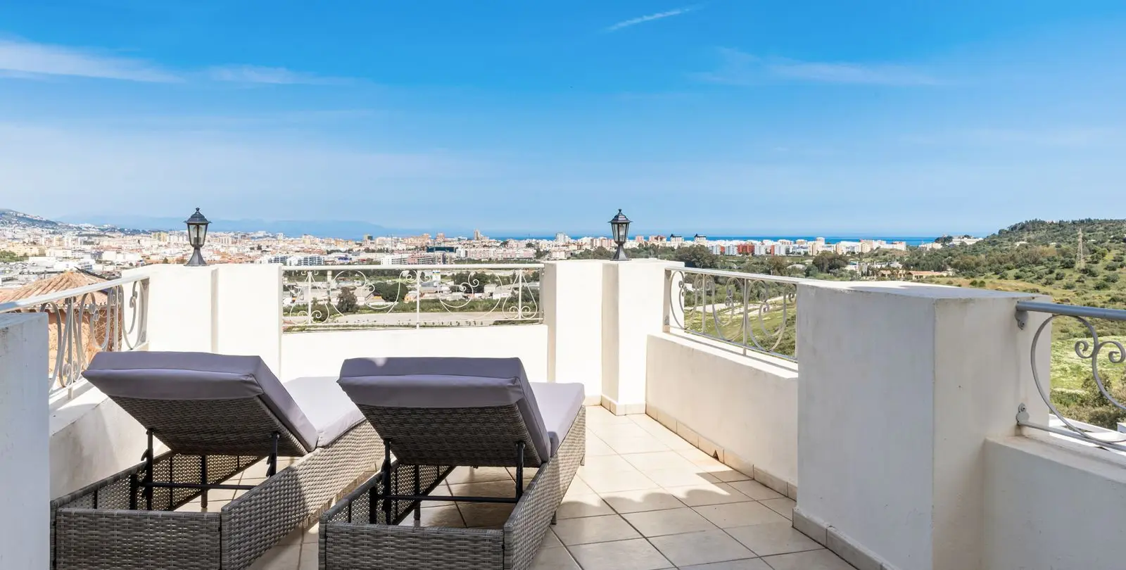 Venta de villa independiente en Cerros del Aguila 27