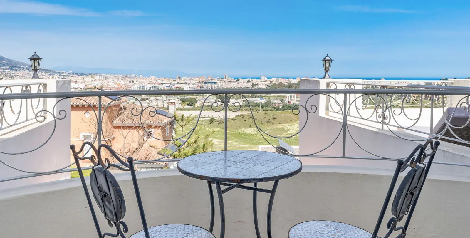 Venta de villa independiente en Cerros del Aguila 29