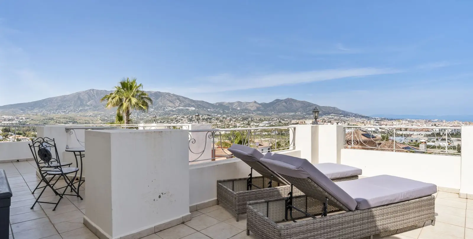 Venta de villa independiente en Cerros del Aguila 30