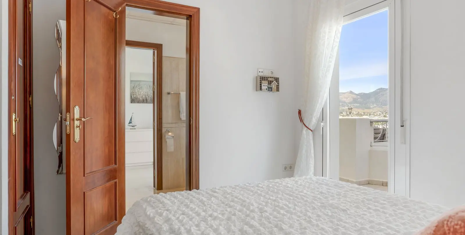 Venta de villa independiente en Cerros del Aguila 34