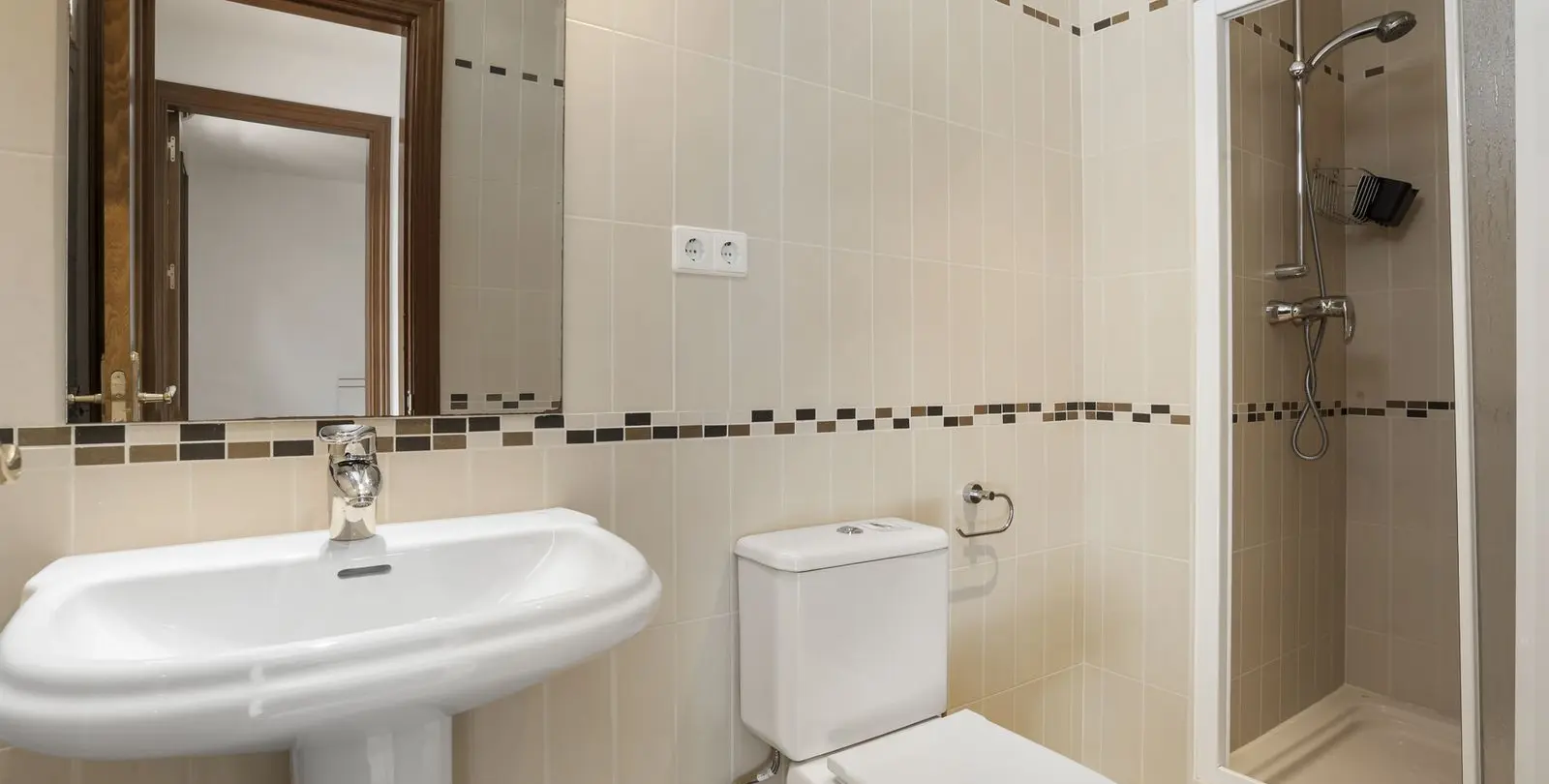 Venta de villa independiente en Cerros del Aguila 37