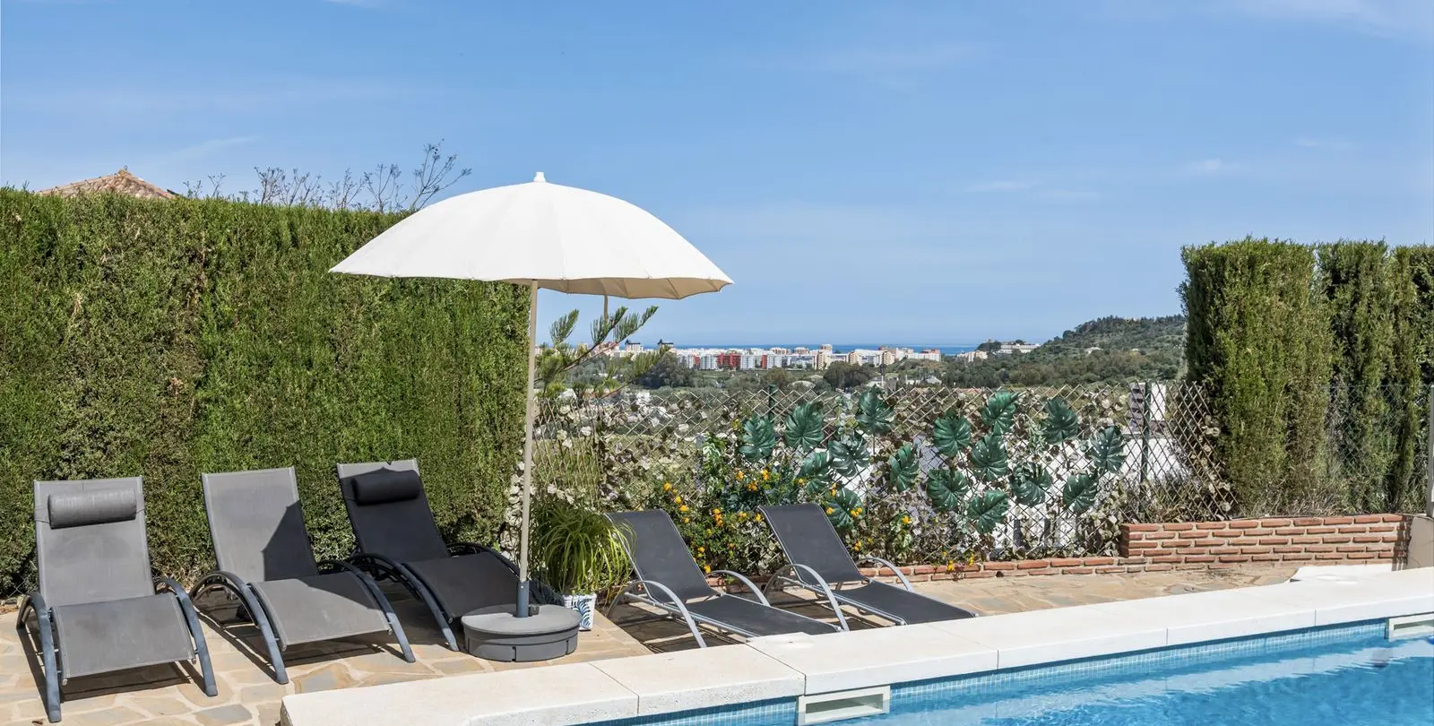 Venta de villa independiente en Cerros del Aguila 46