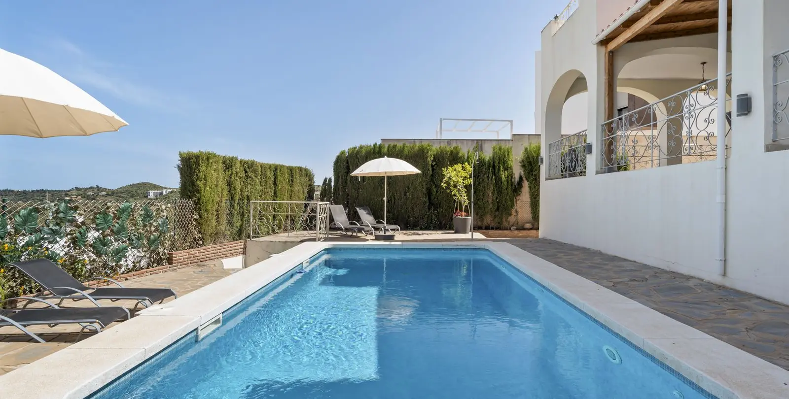 Venta de villa independiente en Cerros del Aguila 47