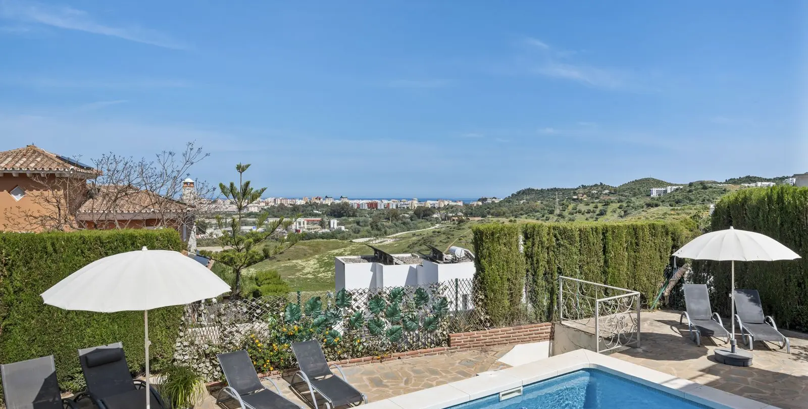 Venta de villa independiente en Cerros del Aguila 48