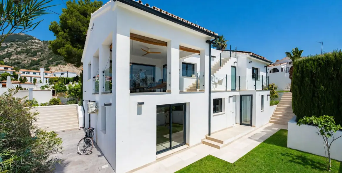 Продажа  отдельно стоящей виллы в La Capellania 2