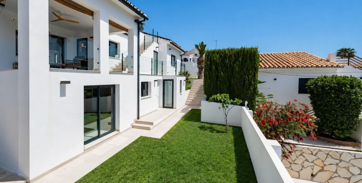 Продажа  отдельно стоящей виллы в La Capellania 4