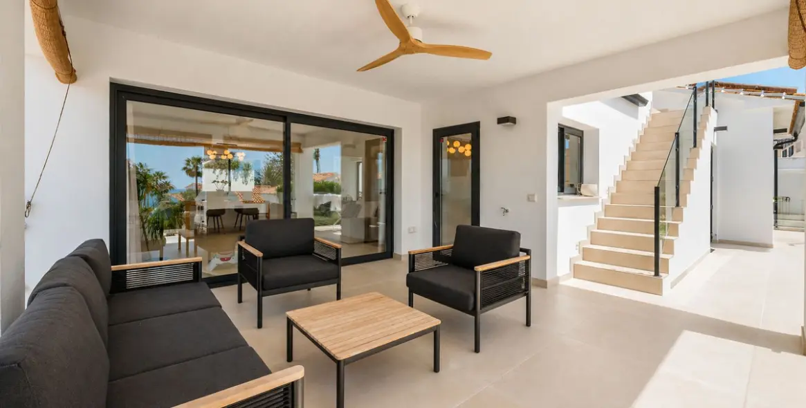 Продажа  отдельно стоящей виллы в La Capellania 26