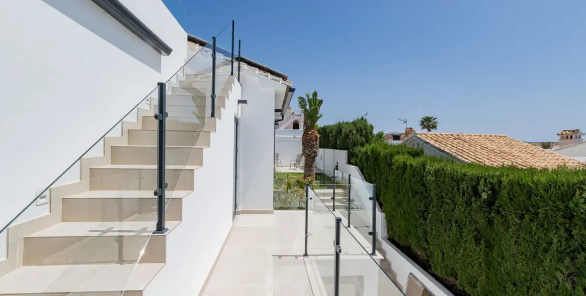 Продажа  отдельно стоящей виллы в La Capellania 31