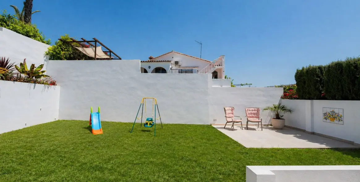 Продажа  отдельно стоящей виллы в La Capellania 33