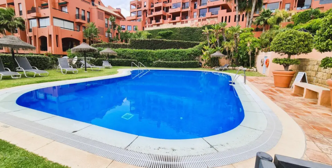 Sale of ground floor apartment in Calahonda 1