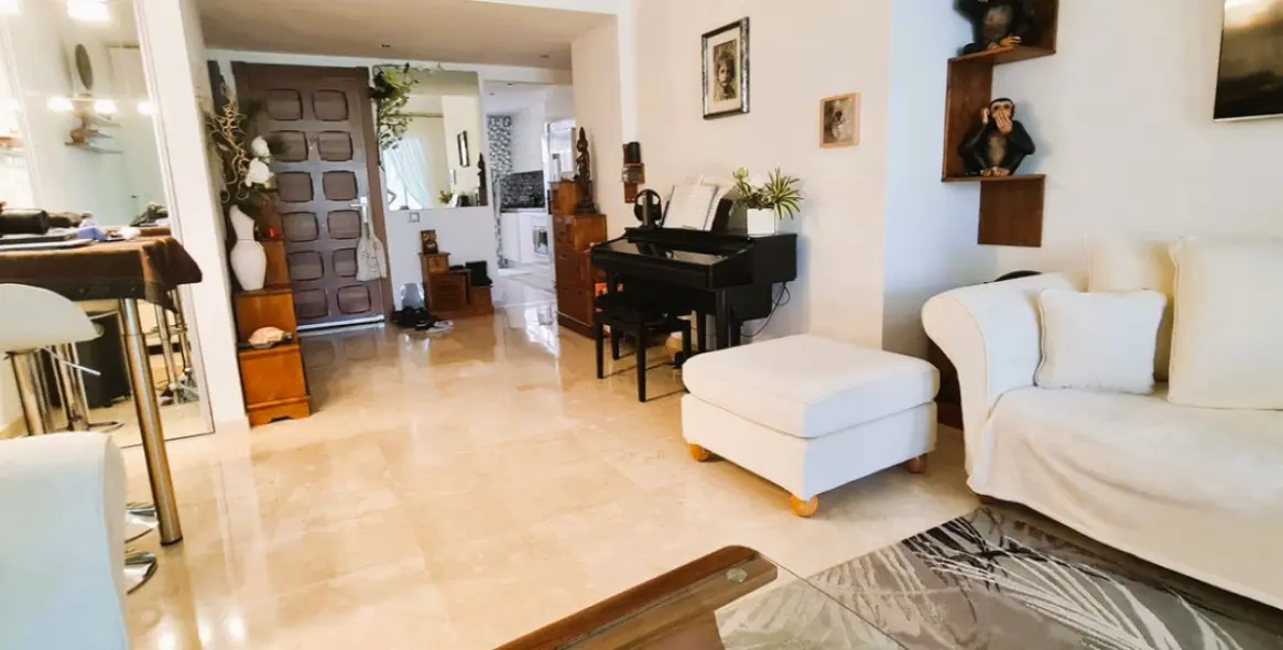 Sale of ground floor apartment in Calahonda 9