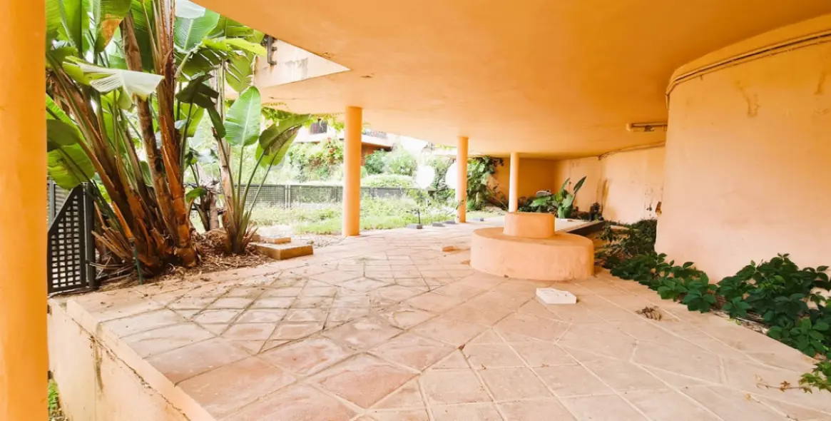 Sale of ground floor apartment in Calahonda 10