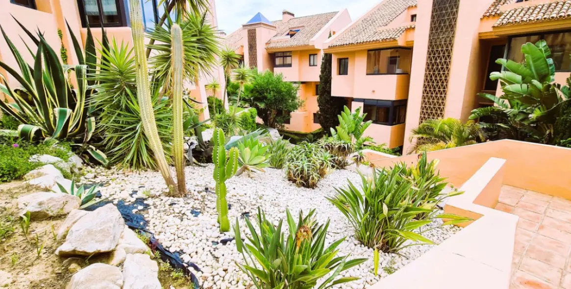 Sale of ground floor apartment in Calahonda 11