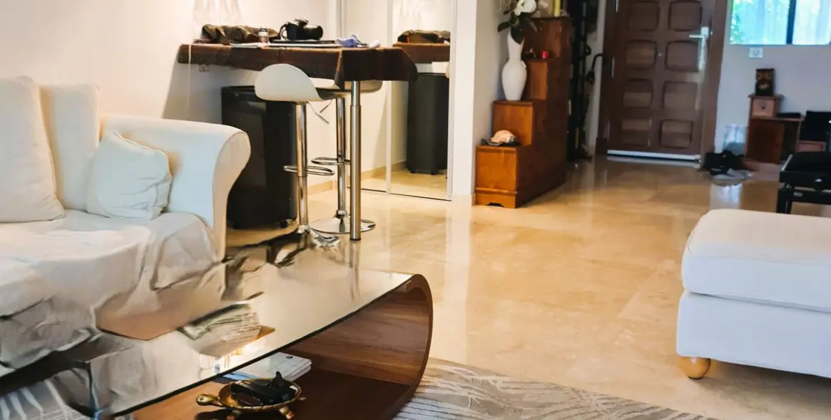 Sale of ground floor apartment in Calahonda 16